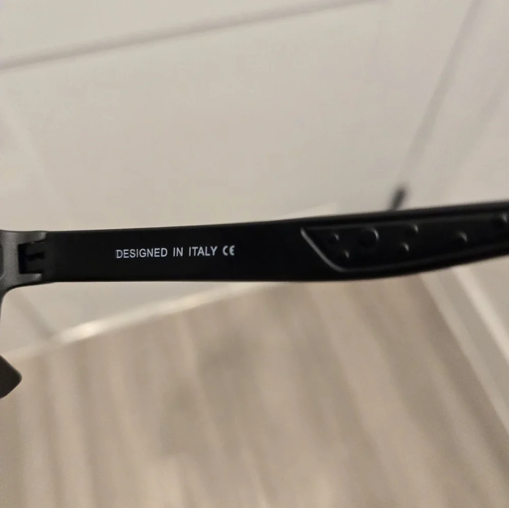 Unisex Unbranded Black Polarized Sunglasses Kd6790 Designed In Italy